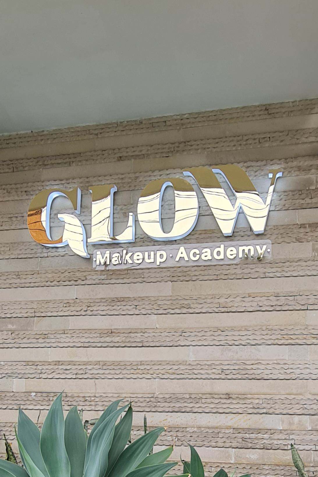 Glow-academia-2